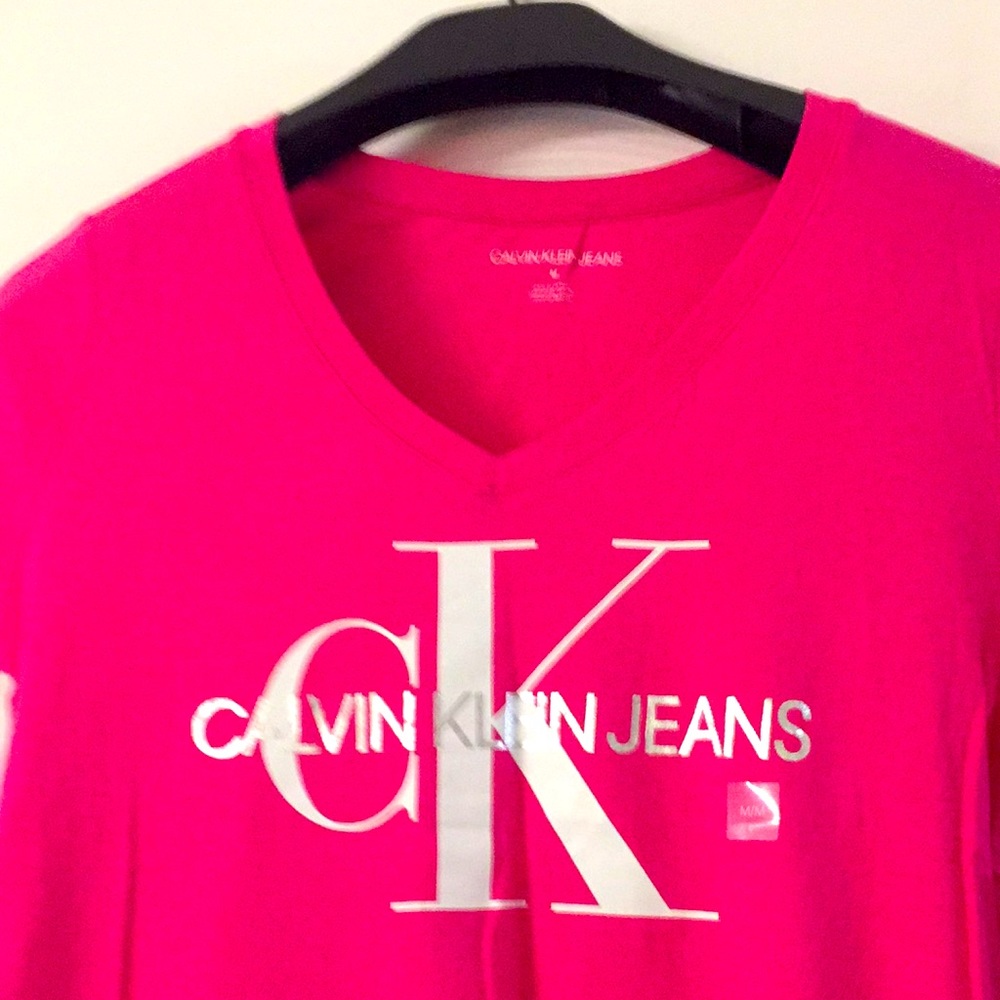 V- neck lady T shirt 👚 Calvin Klein new with tag